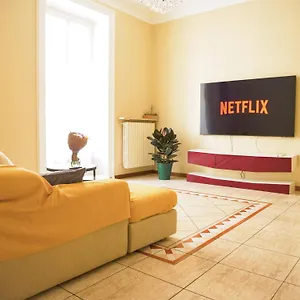 Wonderful Downtown Apartment-hd Netflix, King-size Bed, Two Minutes' Walk From Metro Apartment Milan